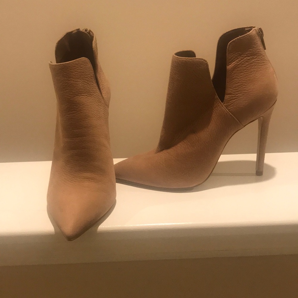 Steve Madden “Dip” bootie heels